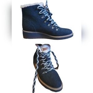 DrScholl's Black and Tan Comfort Foam Warm Boots